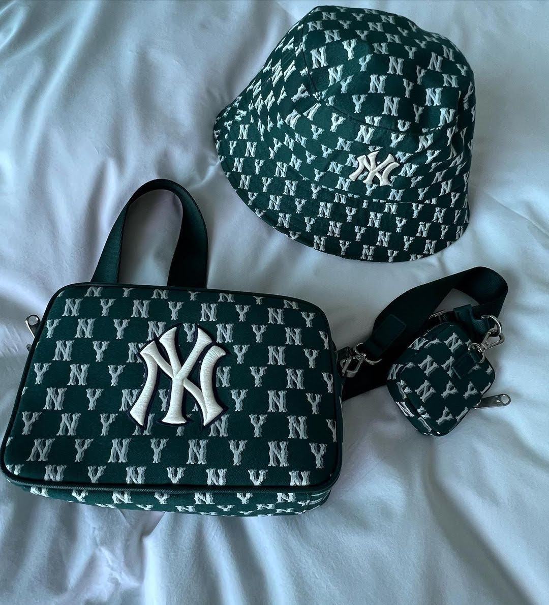 Túi đeo chéo MLB NY Classic Monogram Jacquard Cross Bag New York Yankees  D.Green